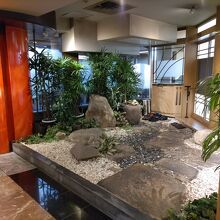 店内は和の雰囲気。