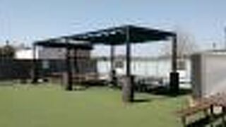 ２階のルーフガーデンは人も少なく、気持ちよくすごせます