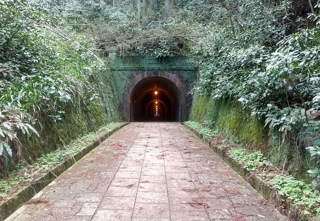 古いトンネル道