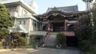 印象的な本堂を持つ臨済宗寺院