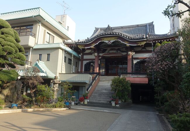 印象的な本堂を持つ臨済宗寺院