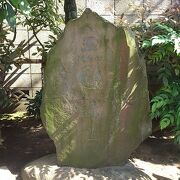 高木神社の境内に石碑と説明板が立っています