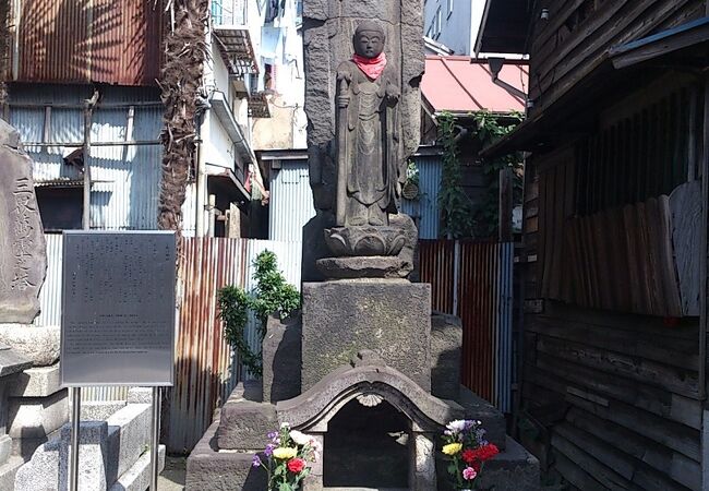 背の高いお地蔵さん