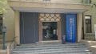 １９２５年に図書館として建てられた建物