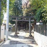 旧東海道沿いに鎮座している神社