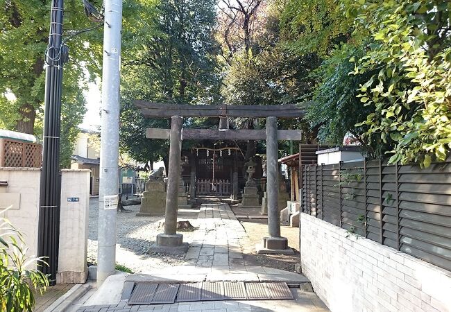 旧東海道沿いに鎮座している神社