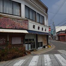 昭和レトロな静かな通りでした。