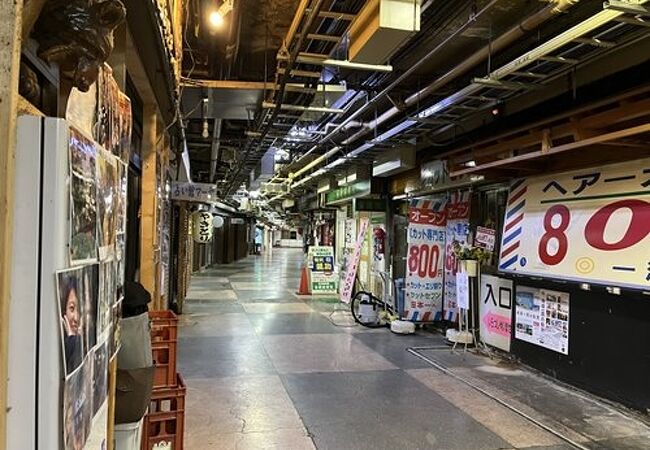 再開発すべきか、そうでないか心配になる地下商店街