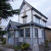 とんがり屋根が特徴の美しい建物