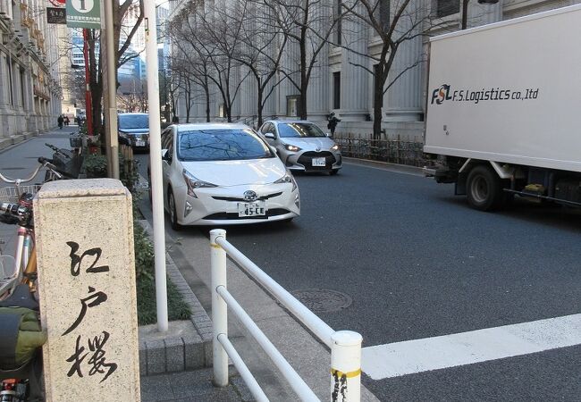 道沿いには日本銀行の立派な本店もあって、都心の重厚な建築群も楽しむことが出来ました。