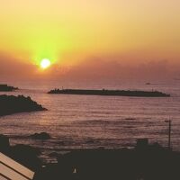 明け方、部屋からみる銚子沖の日の出。