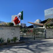 メキシコシティの広場の旗を思い出す
