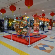 空港から始まり