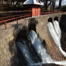 北の防人大湊「沈澄池堰堤」　重力アーチ式ダム