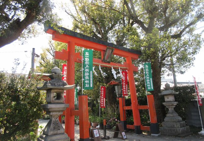 源九郎稲荷八幡神社