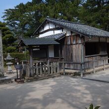 ここで 日本の歴史を動かした塾生たちが学びました。