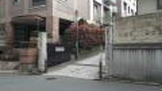 元麻布で広い境内