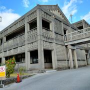 首里城の北側にある沖縄芸大には琉球芸能専攻の学科もあります