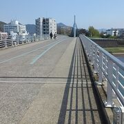 狩野川にかかる人と自転車専用橋
