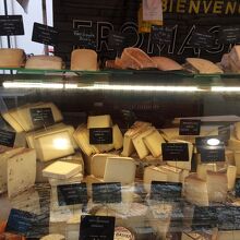 チーズはフランス以外のも豊富