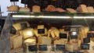 チーズのお土産はこのマルシェで探しましょう
