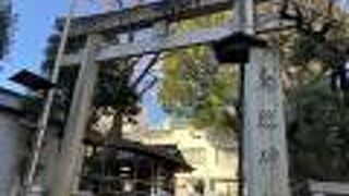 おかず横丁に近い鳥越神社