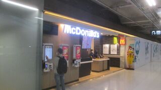 オーダーはタッチパネルで行う