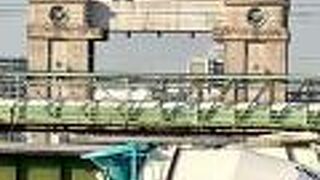 多摩川にポツン