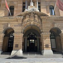 マーチン広場に面した入口