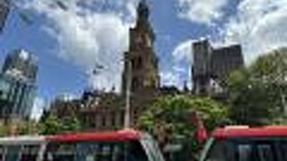 高さ５５ｍの時計台がシンボル