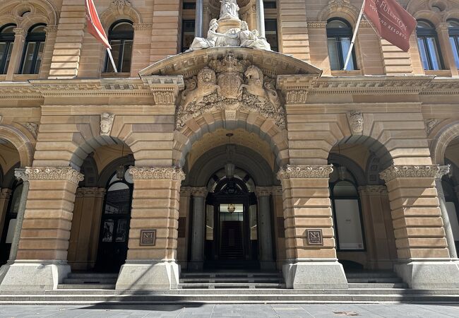 １８７４年に開設された中央郵便局