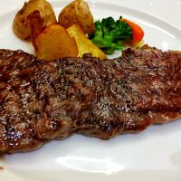 ２日目夕食　サーロインステーキ