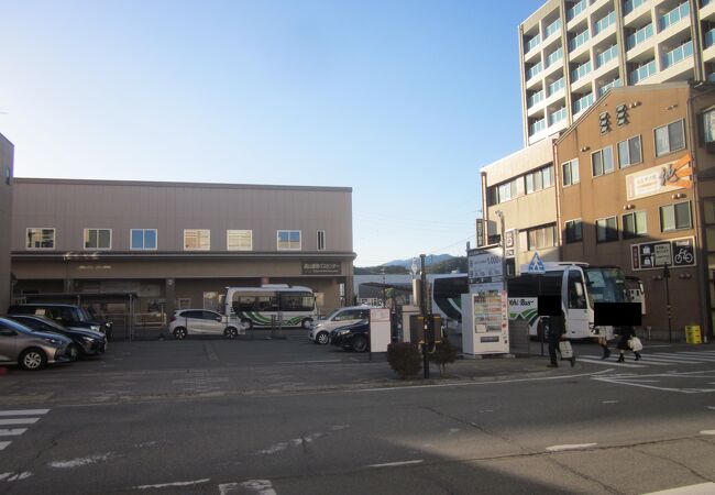 JR高山駅のすぐ隣