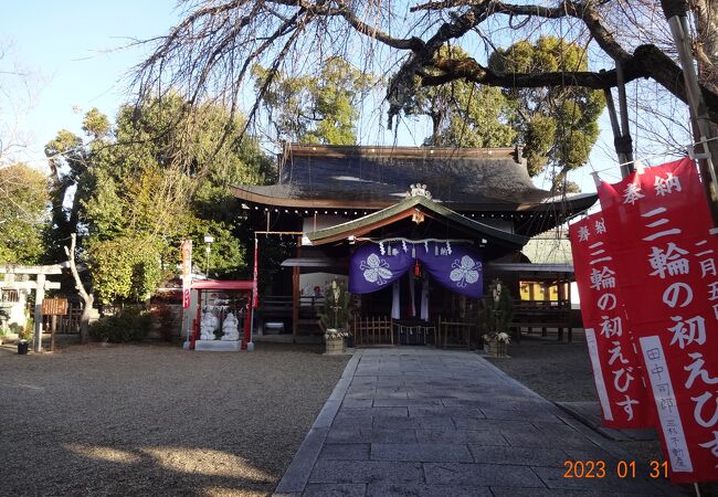 三輪駅から徒歩圏内にある神社です。