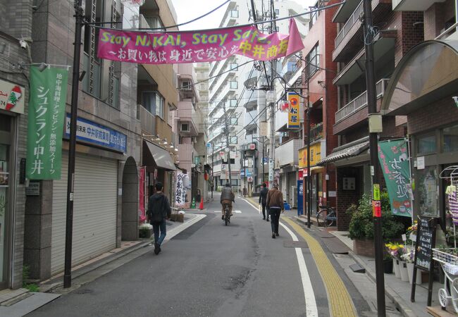 マンションが建つ商店街です