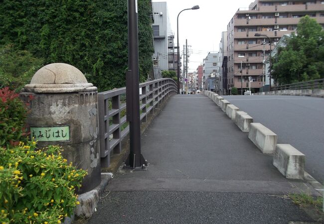 大横川親水公園に架かる橋