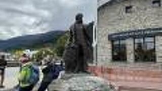 クイーンズタウンの創設者の像