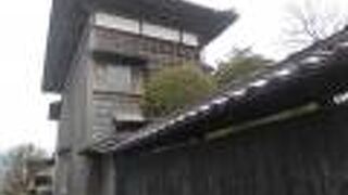 安善小路（黒塀通り）の一角