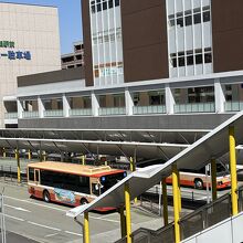 三田のバスターミナルです