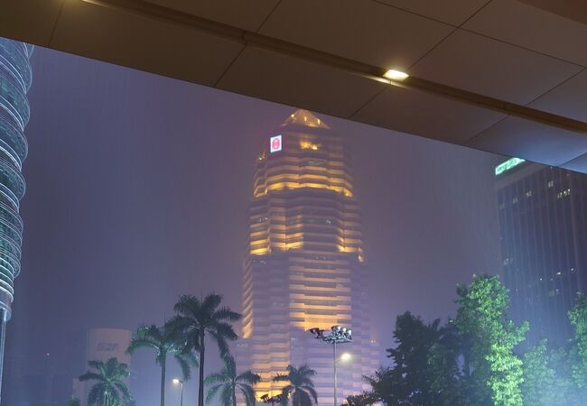 メナラ パブリック バンク