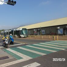 路線と列車の様子です。倉庫脇の景観でC!4とC13 の間です