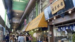 昭和感満載の市場
