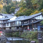 白銀橋近くの川沿いに