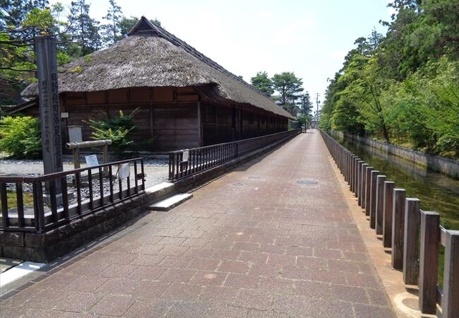 清水園の脇にあり無料で見学できます