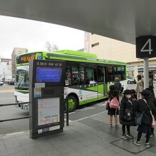甲府駅前の山梨交通バス