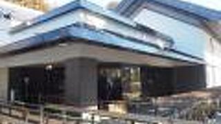 新しく立派な宝物館