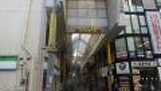 京急蒲田駅西口から続くアーケード商店街