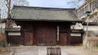 高校の門として