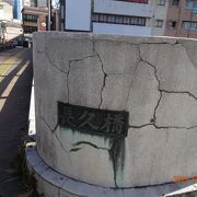 昭和４２年３月に架けられたということが、橋の欄干に表示されていました。