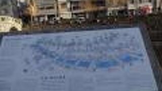 川沿いの遊歩道は整備され、歩くと楽しい場所でした。